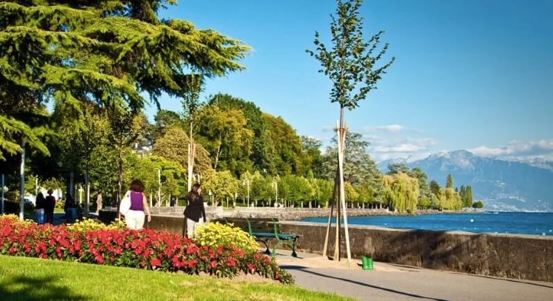 Promenade à Lausanne en bord de Lac Léman